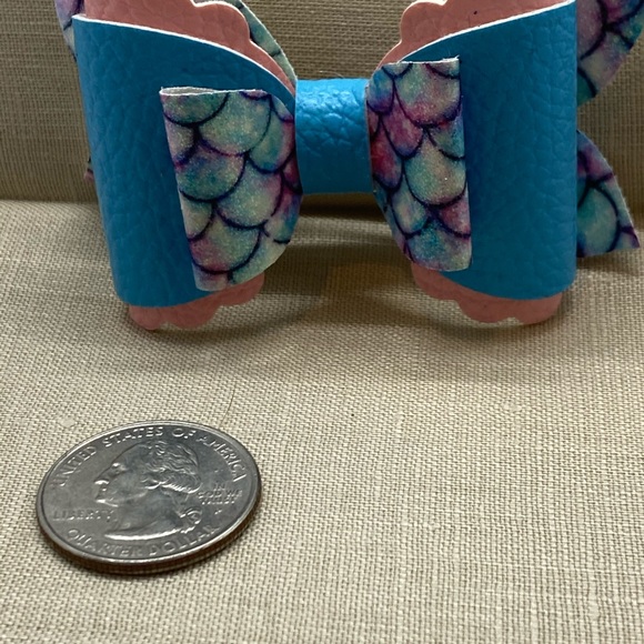 Sassy girls hair bow - Picture 2 of 3